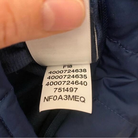 The North Face Women's Mossbud Insulated Revesible furry Vest Blue Wing Teal -S - Picture 8 of 12